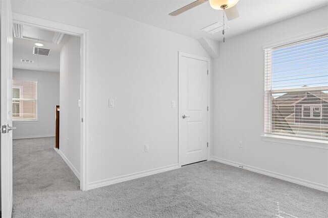 Building Photo - 15604 Ellinger Dr