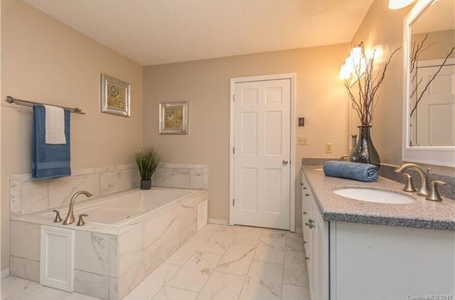 Building Photo - 2320 Carson Drive