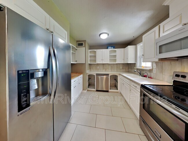 Building Photo - 3201 Penifield Dr