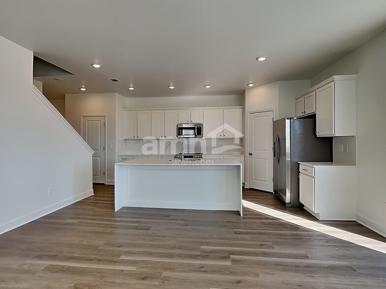 Building Photo - 212 Chase Ln