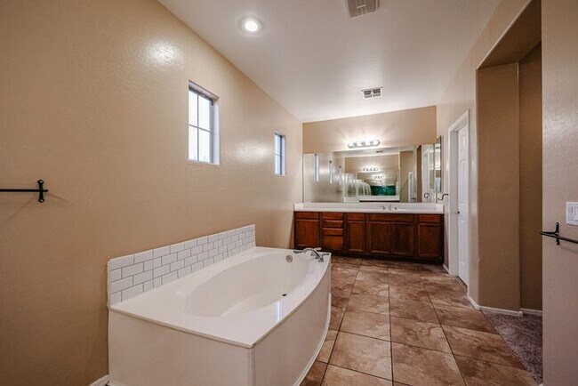 Building Photo - COMING SOON !! Spacious 4 Bed, 2.5 Bath 2 Story Home in Shadow Ridge Community/ Chandler