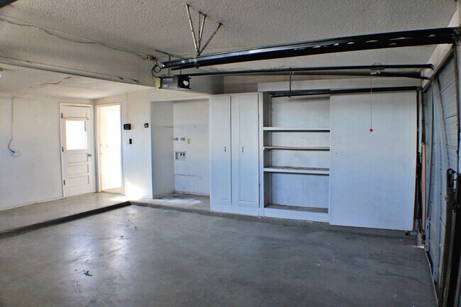 Building Photo - 3 Bedroom, 2 Bath , North-East El Paso Great house located across the street from Terrace Hills M...