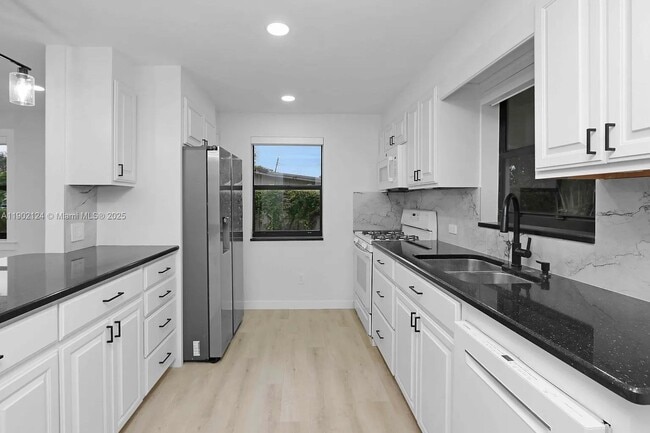 Building Photo - 5191 SW 67th Ave