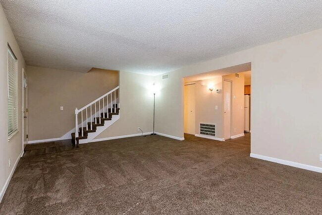 Building Photo - 5515 Country Dr