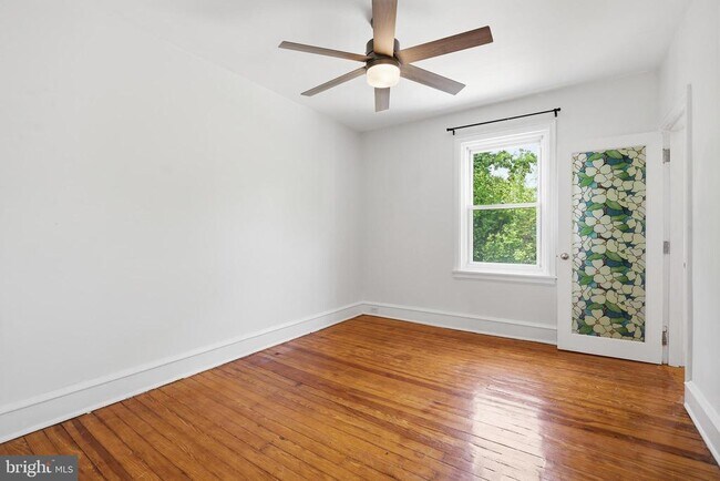 Building Photo - 406 W 20th St