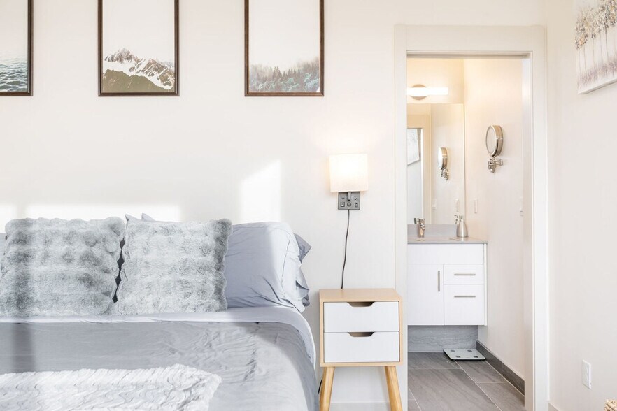 Building Photo - 3617 2nd Ave NW