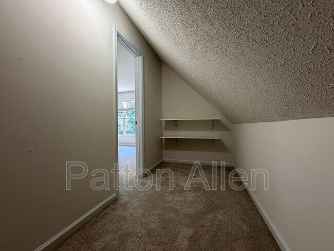 Building Photo - 59 Kelly Field Dr