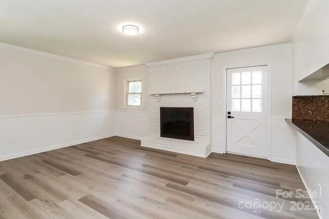 Building Photo - 2366 Old Field Rd