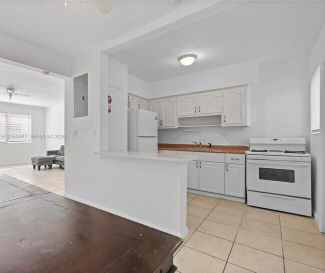 Building Photo - 744 85th St
