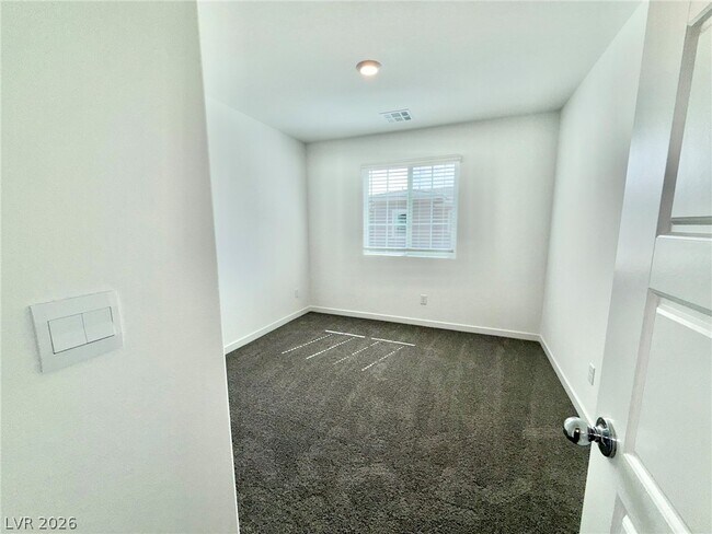 Building Photo - 913 Rosy Starling St