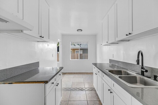 Building Photo - 13410 S Vermont Ave