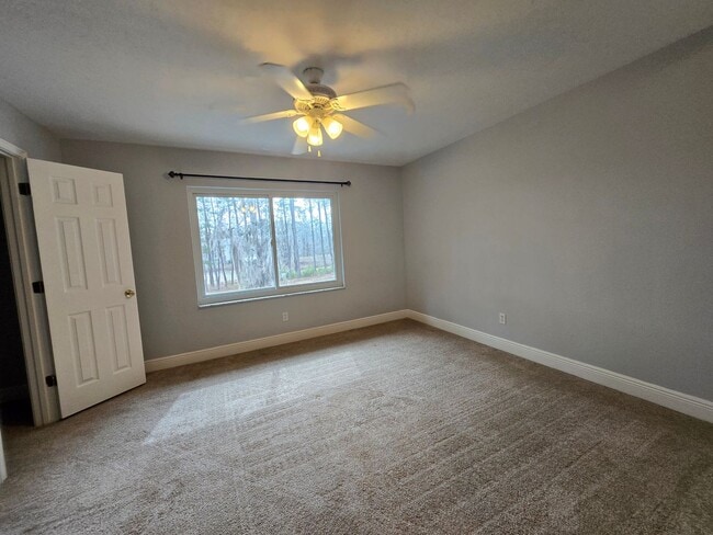 Building Photo - 3BR/3BA Two-Story Quad – Prime Location & Move-In Ready!