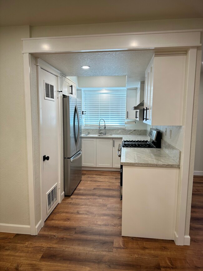 Building Photo - 510 S Adams St