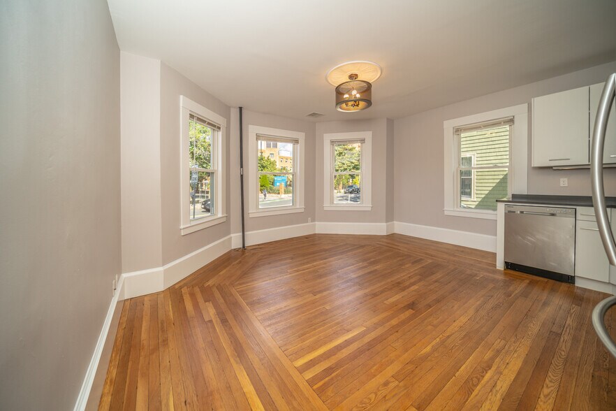 Building Photo - 1590 Cambridge St