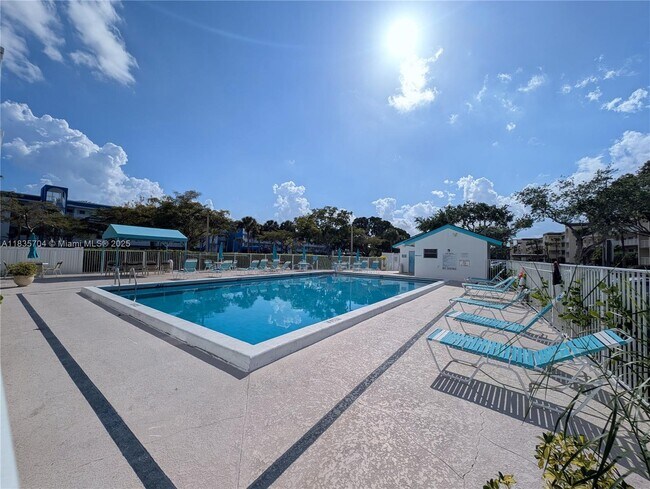 Building Photo - 4723 Lucerne Lakes Blvd E
