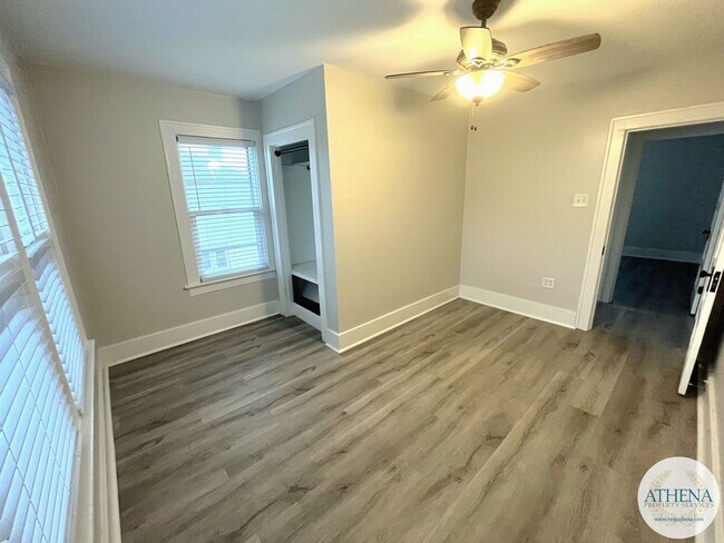 Building Photo - 5 Bedroom / 2 Bath House - NEAR SEMO's CAMPUS