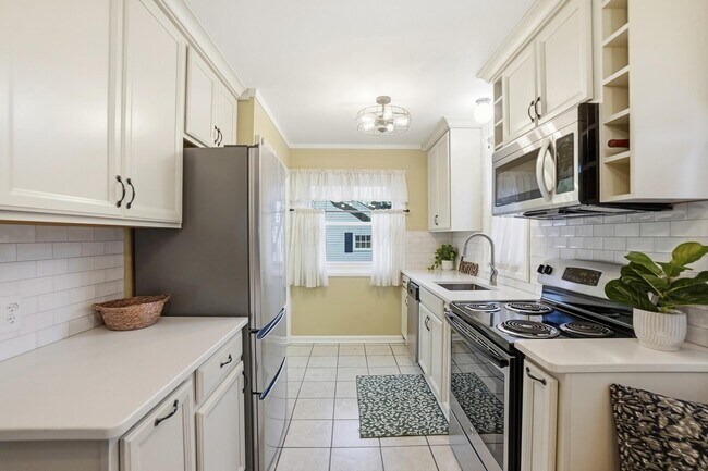 Building Photo - 2695 Bellwood Ave