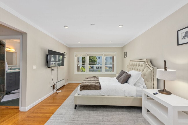 Building Photo - 2255 Beach St