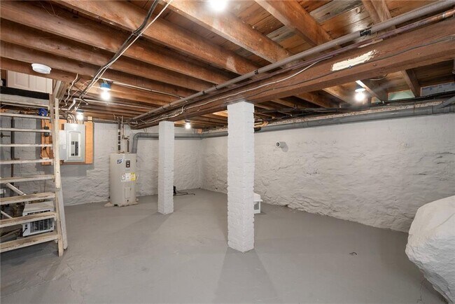 Building Photo - 56 Fort Ave
