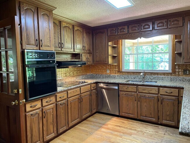 Building Photo - Beautiful 2 Bed, 2 Bath home located in Seagrove. (Handicap accessible)