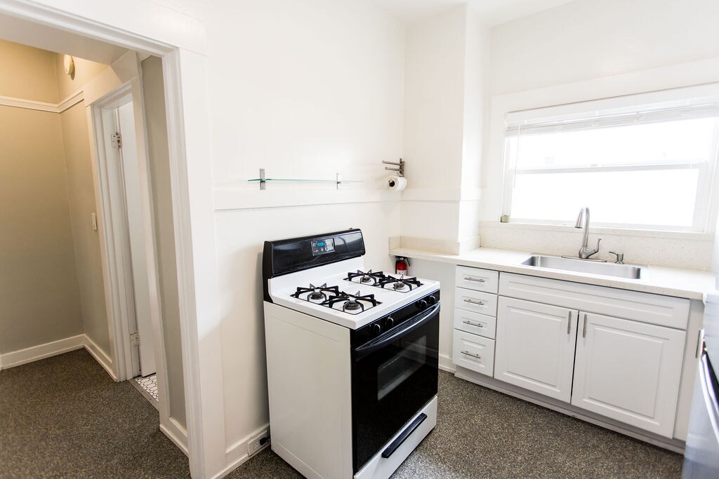 Building Photo - 2329 Parker St