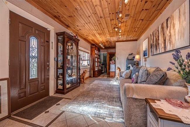 Building Photo - Furnished 3 Bed / 2 Bath Rental Near Lake Texoma – Utilities Included!