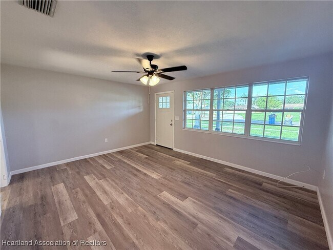 Building Photo - 1629 Lagrange Ave