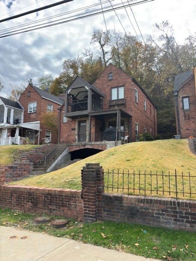 Building Photo - 3809 Beechwood Blvd