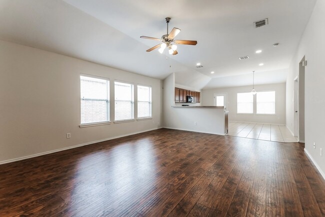 Building Photo - $1,795 4 Bed/2 Bath/2 Garage Ready for Move-in Forney Home in Windmill Farms