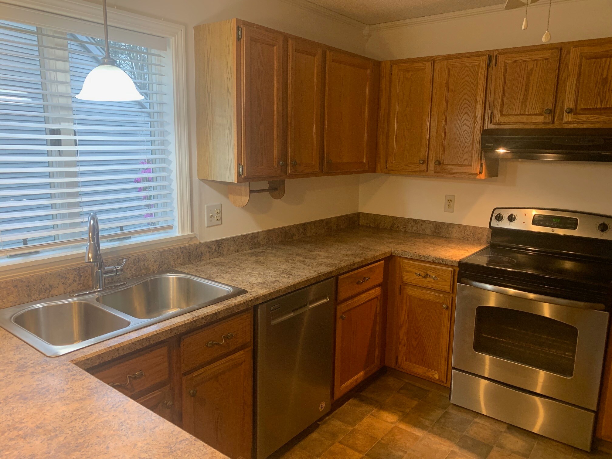 Building Photo - 61 Trotters Way