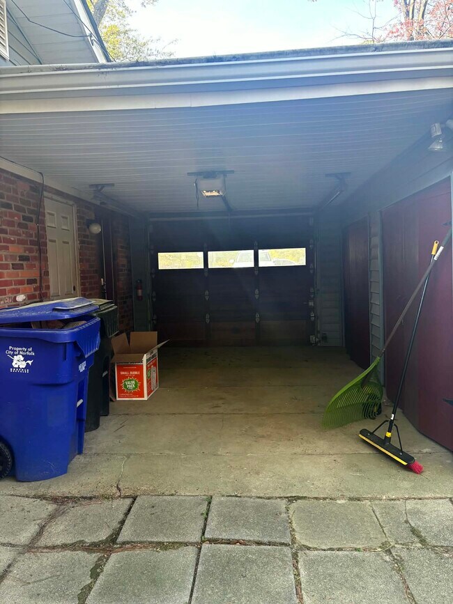 Building Photo - 339 Thole St