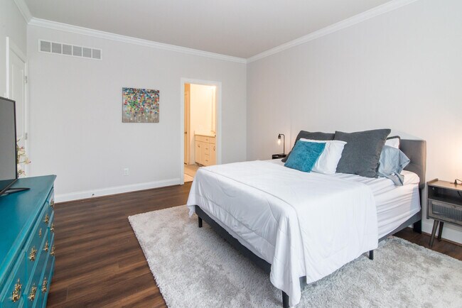 Building Photo - 2544 Oxford Cir