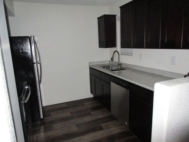 Building Photo - 1 Bedroom Remodeled located in Latigo!