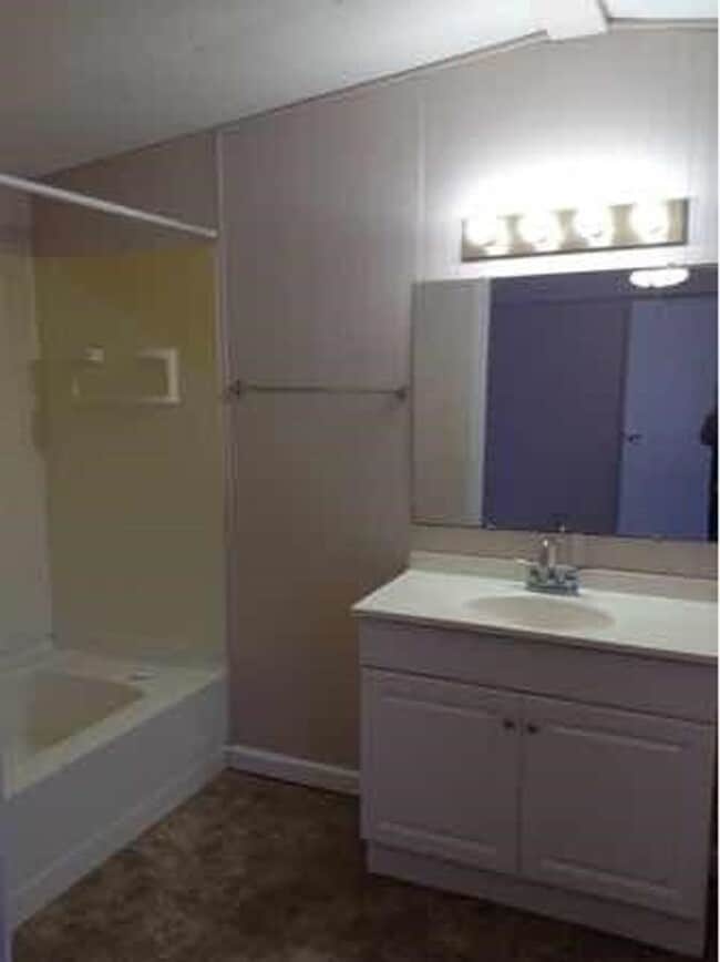 Building Photo - 2 bedroom,  2 bath Modular: Available May 2026!