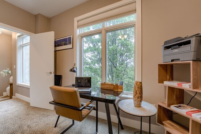 Building Photo - Prime Downtown 2-Bedroom Condo Steps from the Old Market!!