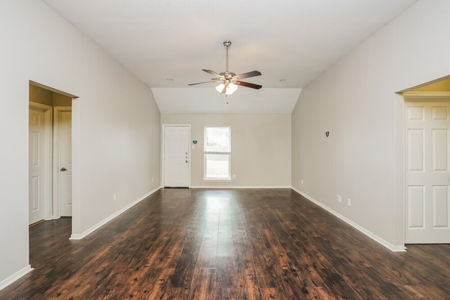 Building Photo - 216 Green Isle Ave