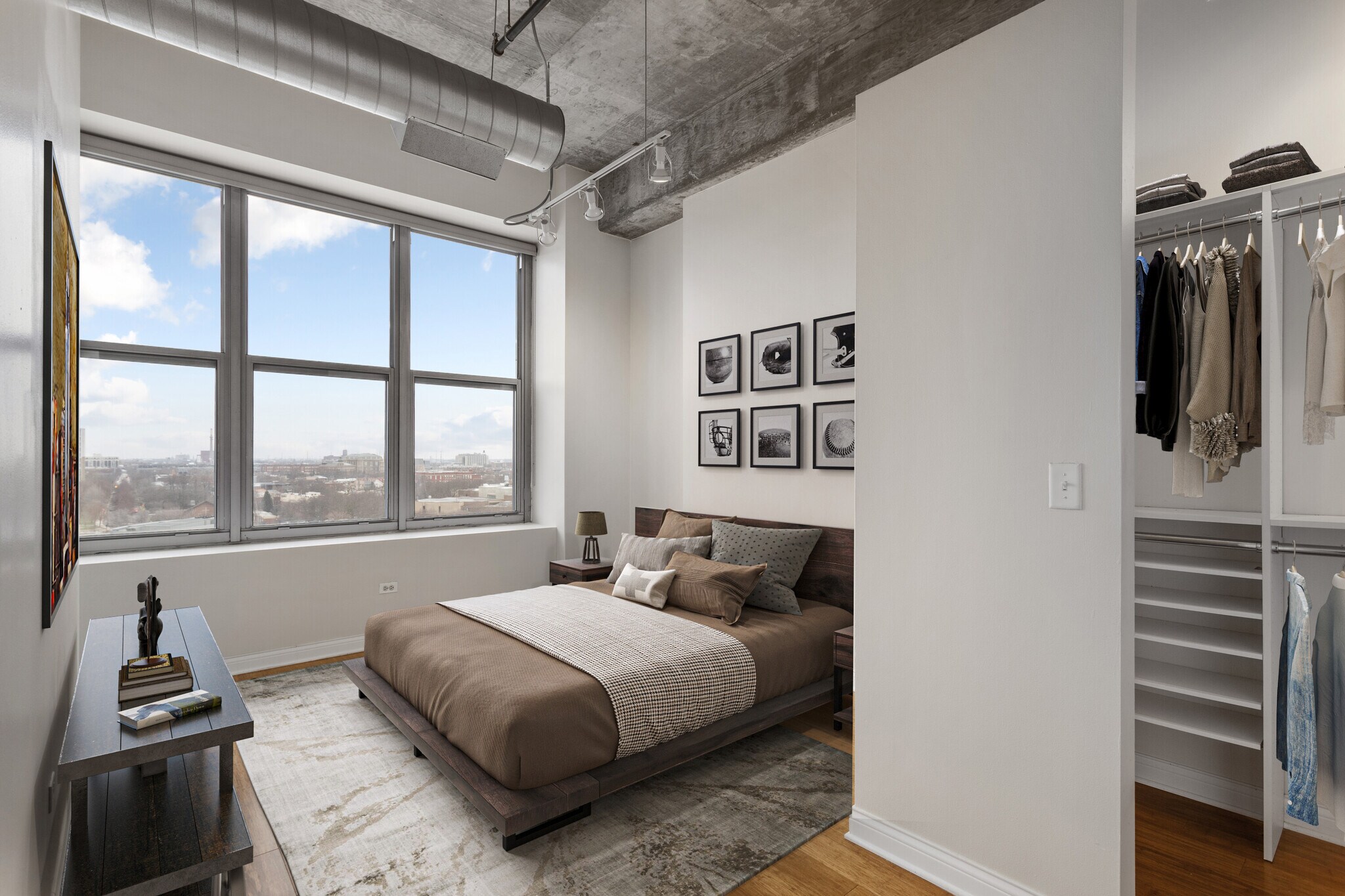 Building Photo - 933 W Van Buren St