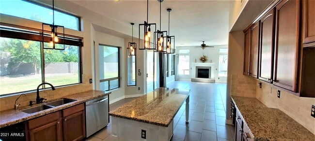 Building Photo - 3741 N Ladera Cir