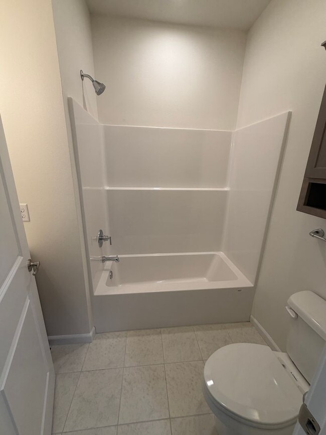 Building Photo - 3 Bedroom | 2 Bathroom | 1 Car Garage | Springfield MO!