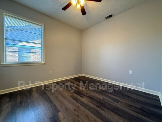 Building Photo - 4921 Wooddale Ave