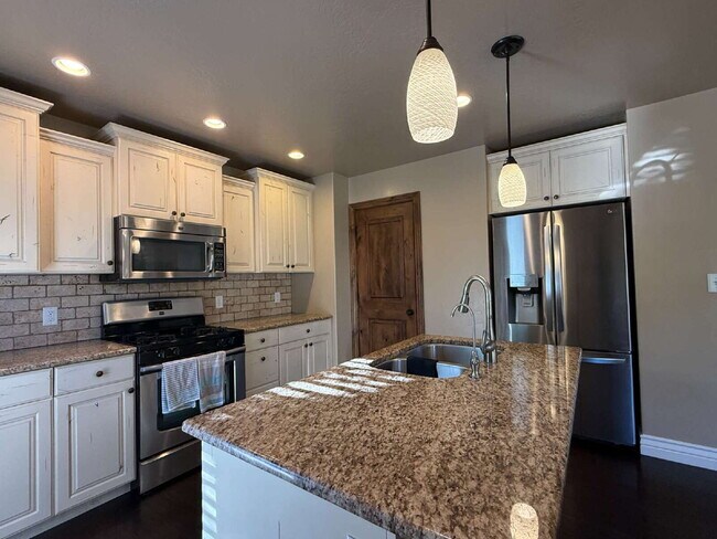Building Photo - 824 Meadow Marsh Dr