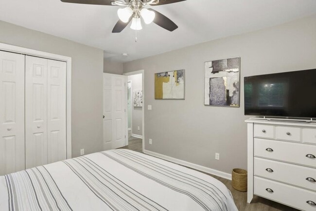 Building Photo - 2889 White Oak Dr