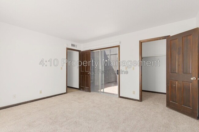 Building Photo - 2063 E Aspen Dr