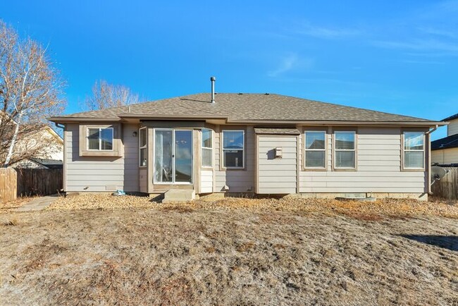 Building Photo - Frederick 3 bedrrom with new kitchen, new ...