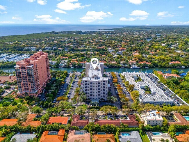 Building Photo - 90 Edgewater Dr