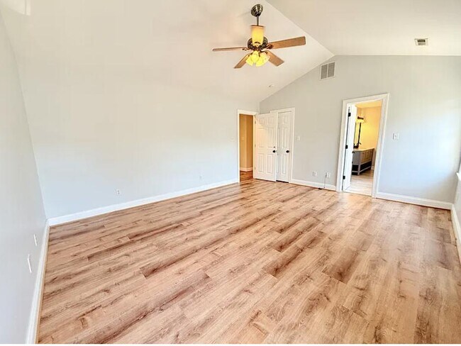 Building Photo - 5700 Stockport Terrace