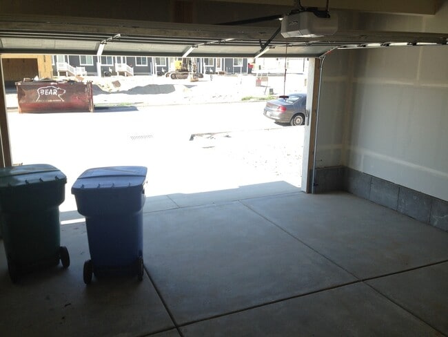 Building Photo - Beautiful Modern Home in Lehi w attached 2 car garage!