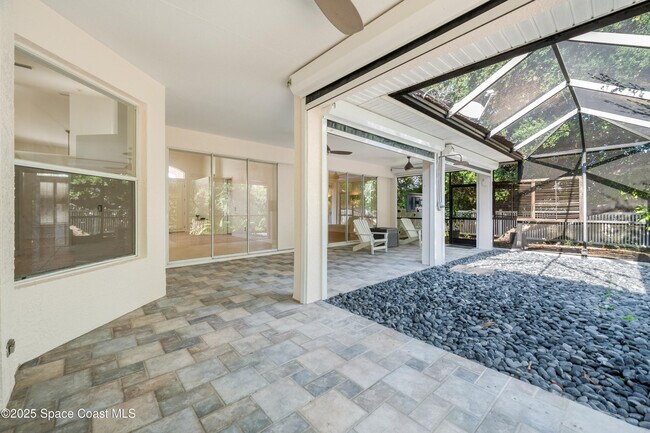 Building Photo - 129 Signature Dr