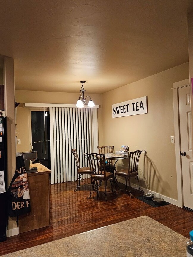 Building Photo - 3 Bedroom 2.5 bath condo located in Four Corners