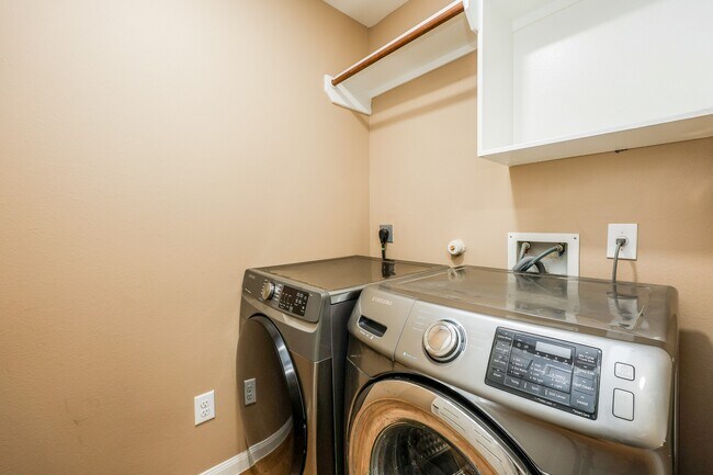 Building Photo - 6207 El Granate Dr